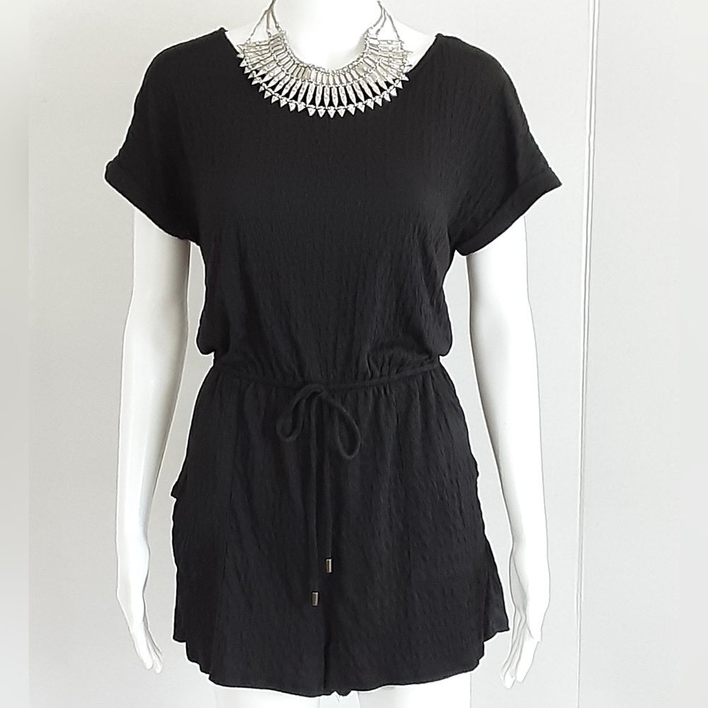 EYESHADOW Black Short Sleeve Textured Drawstring Waist Romper Sz. S/M